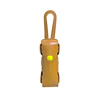 Satchel made of one piece of leather to transport a petanque triplette, a jack and a cloth